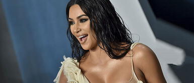 Kim Kardashian reaparece como una cenicienta moderna con un outfit de Versace Kim Kardashian reaparece como una cenicienta moderna con un outfit de Versace