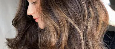 Chocolate Chai: El nuevo highlight que favorece a las melenas oscuras Chocolate Chai: El nuevo highlight que favorece a las melenas oscuras