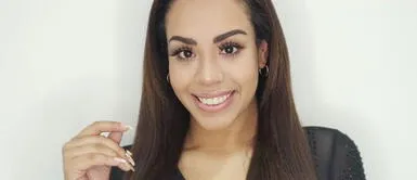 Mirella Paz incorpora prenda de piel sintética para darle un toque glam a su look Mirella Paz incorpora prenda de piel sintética para darle un toque glam a su look