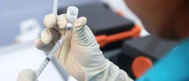 Detienen pruebas de vacuna contra COVID-19 de la Universidad de Oxford por posibles efectos adversos Detienen pruebas de vacuna contra COVID-19 de la Universidad de Oxford por posibles efectos adversos