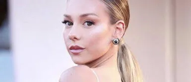 Ester Expósito subasta el vestido de seda que usó en el Festival de Cine de Venecia Ester Expósito subasta el vestido de seda que usó en el Festival de Cine de Venecia