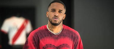 Jefferson Farfán enseña cómo incorporar una prenda glam en un outfit casual Jefferson Farfán enseña cómo incorporar una prenda glam en un outfit casual