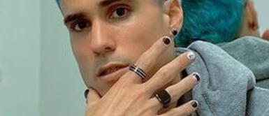 Gino Assereto se enfrenta a hater que lo criticó por pintarse las uñas Gino Assereto se enfrenta a hater que lo criticó por pintarse las uñas