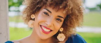 Javiera Arnillas revela cómo modernizar un estampado formal Javiera Arnillas revela cómo modernizar un estampado formal