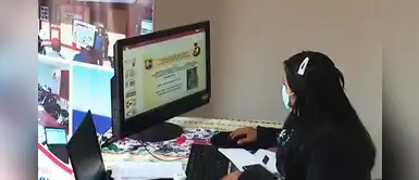 Puno: Joven sustenta su tesis de manera virtual en un tambo Puno: Joven sustenta su tesis de manera virtual en un tambo