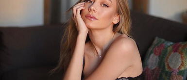 Ester Expósito irradia estilo con elegante y pícaro traje negro Ester Expósito irradia estilo con elegante y pícaro traje negro