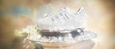 Las nuevas zapatillas con detalles de cristales que marcan tendencia Las nuevas zapatillas con detalles de cristales que marcan tendencia