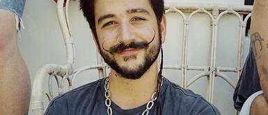 Camilo tiene fotos de fans peruanos en el muro de su casa con Evaluna Camilo tiene fotos de fans peruanos en el muro de su casa con Evaluna