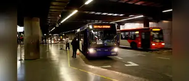 Chofer de bus va al baño y le roban vehículo con pasajeros dentro Chofer de bus va al baño y le roban vehículo con pasajeros dentro