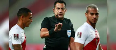 Víctor Hugo, ex juez FIFA, critica desempeño del árbitro Julio Bascuñán Víctor Hugo, ex juez FIFA, critica desempeño del árbitro Julio Bascuñán