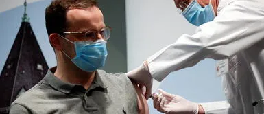 Reino Unido planea infectar a voluntarios con la COVID-19 para probar vacunas Reino Unido planea infectar a voluntarios con la COVID-19 para probar vacunas