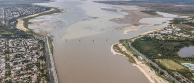 Joven muere al intentar cruzar nadando un rio de Argentina para ver a su hija Joven muere al intentar cruzar nadando un rio de Argentina para ver a su hija