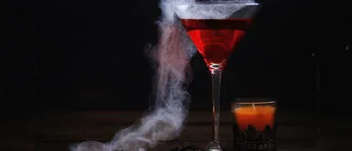 Divertidos y sencillos cócteles para celebrar Halloween desde casa Divertidos y sencillos cócteles para celebrar Halloween desde casa