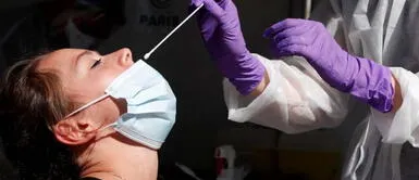 Mujer se somete a descarte de COVID-19 pero hisopo le perfora pulmón Mujer se somete a descarte de COVID-19 pero hisopo le perfora pulmón