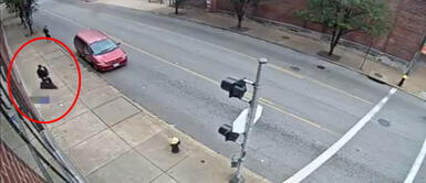 Anciana colapsa en la calle tras sufrir infarto y sujeto aprovecha en robarle el celular Anciana colapsa en la calle tras sufrir infarto y sujeto aprovecha en robarle el celular