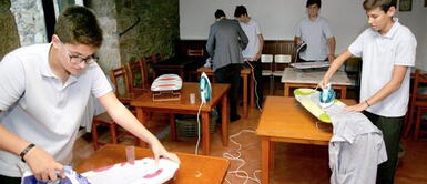 “Home Skills”, el curso dictado en un colegio para que varones mejoren sus habilidades domésticas “Home Skills”, el curso dictado en un colegio para que varones mejoren sus habilidades domésticas