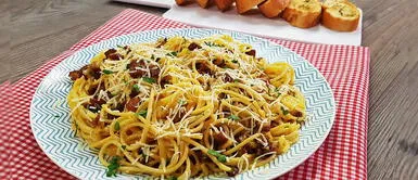 ¡Como en Italia! Deliciosos espaguetis a la carbonara con huevo listo en minutos ¡Como en Italia! Deliciosos espaguetis a la carbonara con huevo listo en minutos