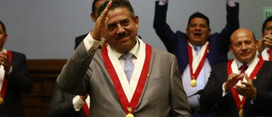 Manuel Merino juró como nuevo presidente de la República tras golpe de Estado a Martín Vizcarra Manuel Merino juró como nuevo presidente de la República tras golpe de Estado a Martín Vizcarra