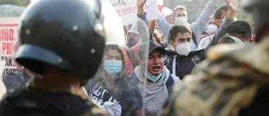 Foto de joven en el techo de su casa en Cusco se hace viral por peculiar mensaje Foto de joven en el techo de su casa en Cusco se hace viral por peculiar mensaje