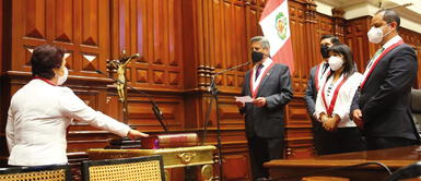 Congresista sorprende con poderoso discurso en quechua durante juramentación Congresista sorprende con poderoso discurso en quechua durante juramentación