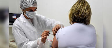 La vacuna de AstraZeneca da resultados alentadores entre las personas mayores La vacuna de AstraZeneca da resultados alentadores entre las personas mayores