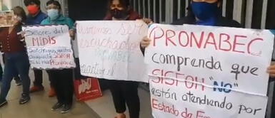 Beca 18: Padres protestan por falta de funcionamiento del Sisfoh Beca 18: Padres protestan por falta de funcionamiento del Sisfoh