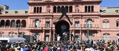 Velorio de Maradona finalizó en medio de gran caos Velorio de Maradona finalizó en medio de gran caos