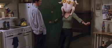 Friends: Courteney Cox recreó el divertido baile del pavo en Instagram Friends: Courteney Cox recreó el divertido baile del pavo en Instagram