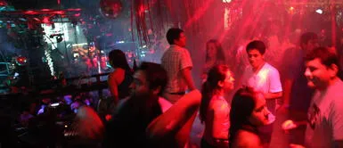 Comas: PNP interviene “fiesta covid” en prostíbulo con más de 120 participantes Comas: PNP interviene “fiesta covid” en prostíbulo con más de 120 participantes