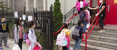 Nueva York reabrirá escuelas pese a aumento de casos de COVID-19 en EE UU Nueva York reabrirá escuelas pese a aumento de casos de COVID-19 en EE UU