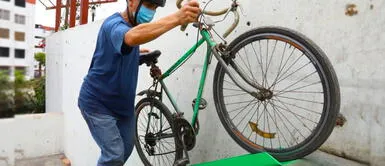 Instalan rieles en escaleras para facilitar acceso de ciclistas a Costa Verde Instalan rieles en escaleras para facilitar acceso de ciclistas a Costa Verde