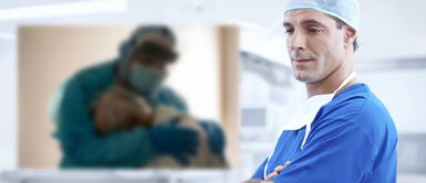 EE.UU.: La conmovedora foto de un médico abrazando a un anciano con COVID-19 EE.UU.: La conmovedora foto de un médico abrazando a un anciano con COVID-19