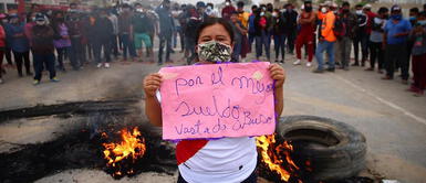 “Me explotan más de 8 horas por 36 soles diarios”, cuenta trabajadora en protesta de Ica “Me explotan más de 8 horas por 36 soles diarios”, cuenta trabajadora en protesta de Ica