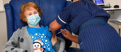 Momento histórico: Reino Unido empieza vacunación contra COVID-19 Momento histórico: Reino Unido empieza vacunación contra COVID-19