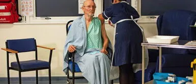 William Shakespeare, de 81 años, segunda persona que recibe la vacuna de Pfizer contra el covid-19 William Shakespeare, de 81 años, segunda persona que recibe la vacuna de Pfizer contra el covid-19