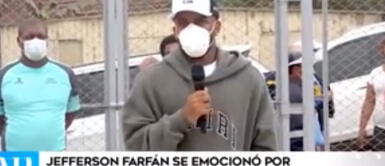Tras demanda contra Magaly, Farfán reaparece inaugurando complejo deportivo Tras demanda contra Magaly, Farfán reaparece inaugurando complejo deportivo
