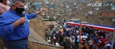 Indignación en redes tras mitin masivo del candidato César Acuña Indignación en redes tras mitin masivo del candidato César Acuña