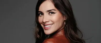 Korina Rivadeneira se suma a la tendencia tropical con este vivaz kimono Korina Rivadeneira se suma a la tendencia tropical con este vivaz kimono