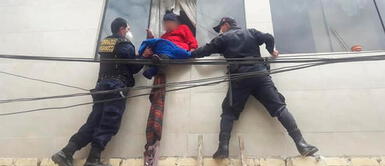 Huánuco: anciana intenta saltar por la ventana tras ser encerrada por su hijo Huánuco: anciana intenta saltar por la ventana tras ser encerrada por su hijo