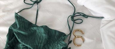 Conoce la historia de la mujer que llevó el mismo vestido por más de tres meses Conoce la historia de la mujer que llevó el mismo vestido por más de tres meses