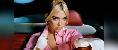 Dua Lipa se suma a la tendencia del look de la tanga expuesta Dua Lipa se suma a la tendencia del look de la tanga expuesta