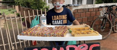 Niño de 8 años vende golosinas y le compra bicicleta a pequeño sin recursos Niño de 8 años vende golosinas y le compra bicicleta a pequeño sin recursos