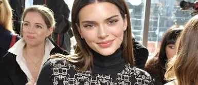 Kendall Jenner nos presenta la delicada manicura que veremos este 2021 Kendall Jenner nos presenta la delicada manicura que veremos este 2021