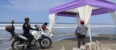 Piura: Policía impide boda en una playa de Paita Piura: Policía impide boda en una playa de Paita