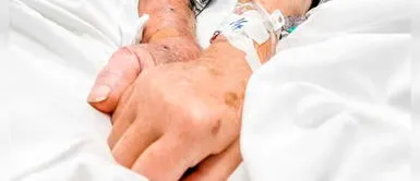 Ancianos con COVID-19 fallecen tomados de la mano en UCI de Estados Unidos Ancianos con COVID-19 fallecen tomados de la mano en UCI de Estados Unidos