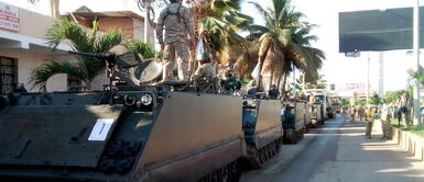 Tumbes: Ejército despliega tanques hacia la frontera para bloquear paso de extranjeros ilegales Tumbes: Ejército despliega tanques hacia la frontera para bloquear paso de extranjeros ilegales