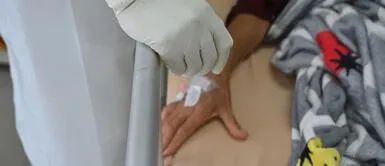 Detienen a médico acusado de matar a pacientes COVID-19 para liberar camas UCI Detienen a médico acusado de matar a pacientes COVID-19 para liberar camas UCI