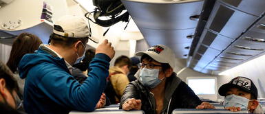 Mujer que ocultó que tenía COVID-19 y viajó en avión, fue sentenciada a 1 año de cárcel Mujer que ocultó que tenía COVID-19 y viajó en avión, fue sentenciada a 1 año de cárcel