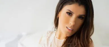 Yahaira Plasencia se inspira en Jennifer Lopez para su beauty look en EEG Yahaira Plasencia se inspira en Jennifer Lopez para su beauty look en EEG