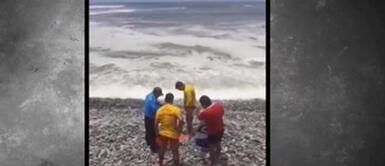 Miraflores: Falso surfista entra al mar con tabla de tecnopor y casi se ahoga Miraflores: Falso surfista entra al mar con tabla de tecnopor y casi se ahoga